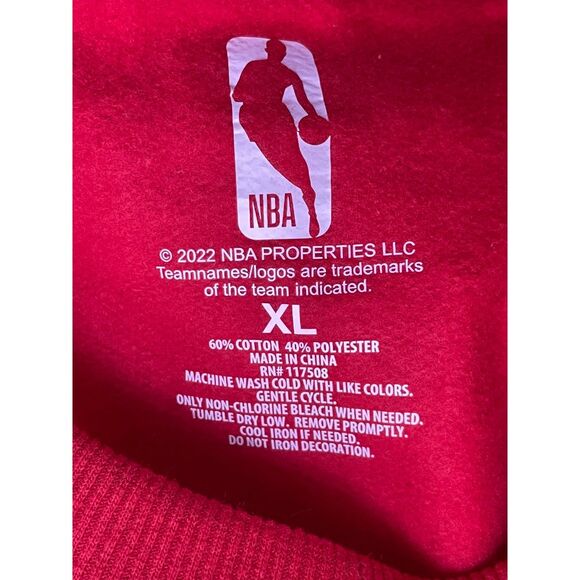 NBA Men's Sweatshirt Pullover Embroidered Chicago Bulls Basketball Team XL Red - Picture 3 of 7